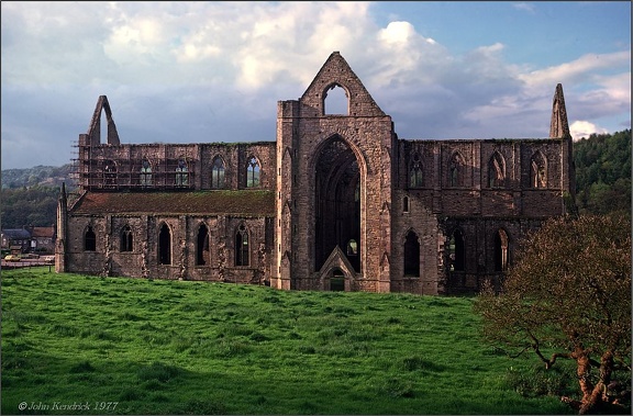 77.05-A15 Tintern Abbey