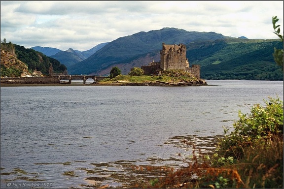 77.07-D16 Eilean Donan Castle and Loch Duich