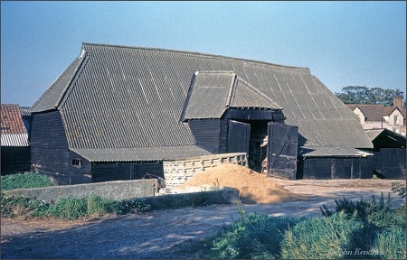 6.124 Old Barn, West Essex