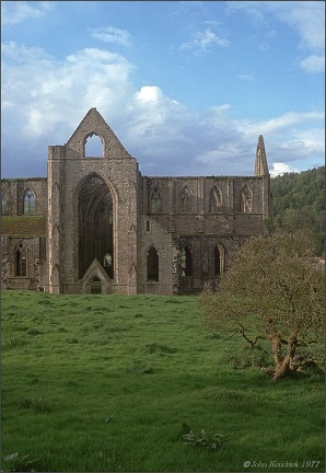 77.05-A16 Tintern Abbey
