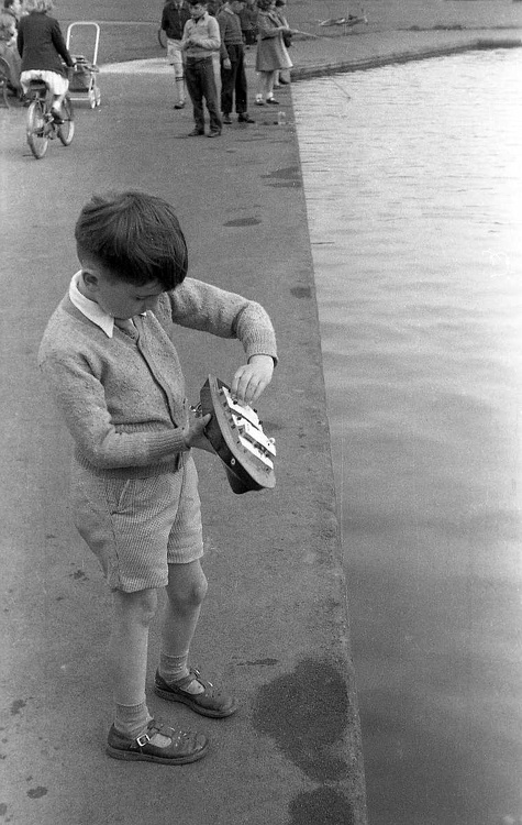 Sailing the Vosper at Clayhall Park c.1956