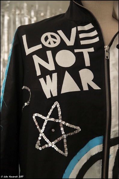 KS1_0308_dng_Love Not War_bt_1000.jpg