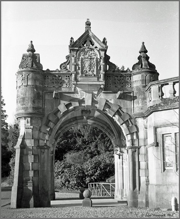 Auchendennan House entrance