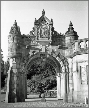 Auchendennan House entrance