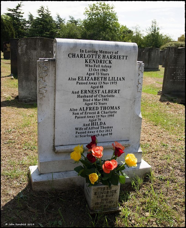 Family Grave, Barkingside August 2019